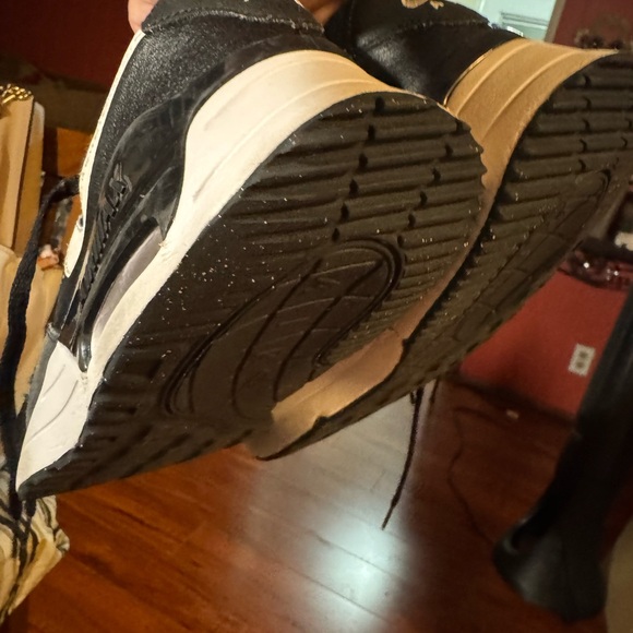 Nike Air Max Black Sneakers - Picture 2 of 4